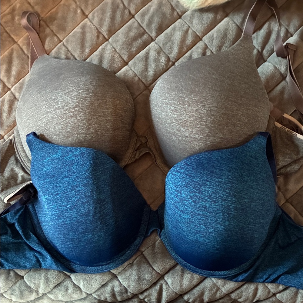 2 Victoria's Secret bras